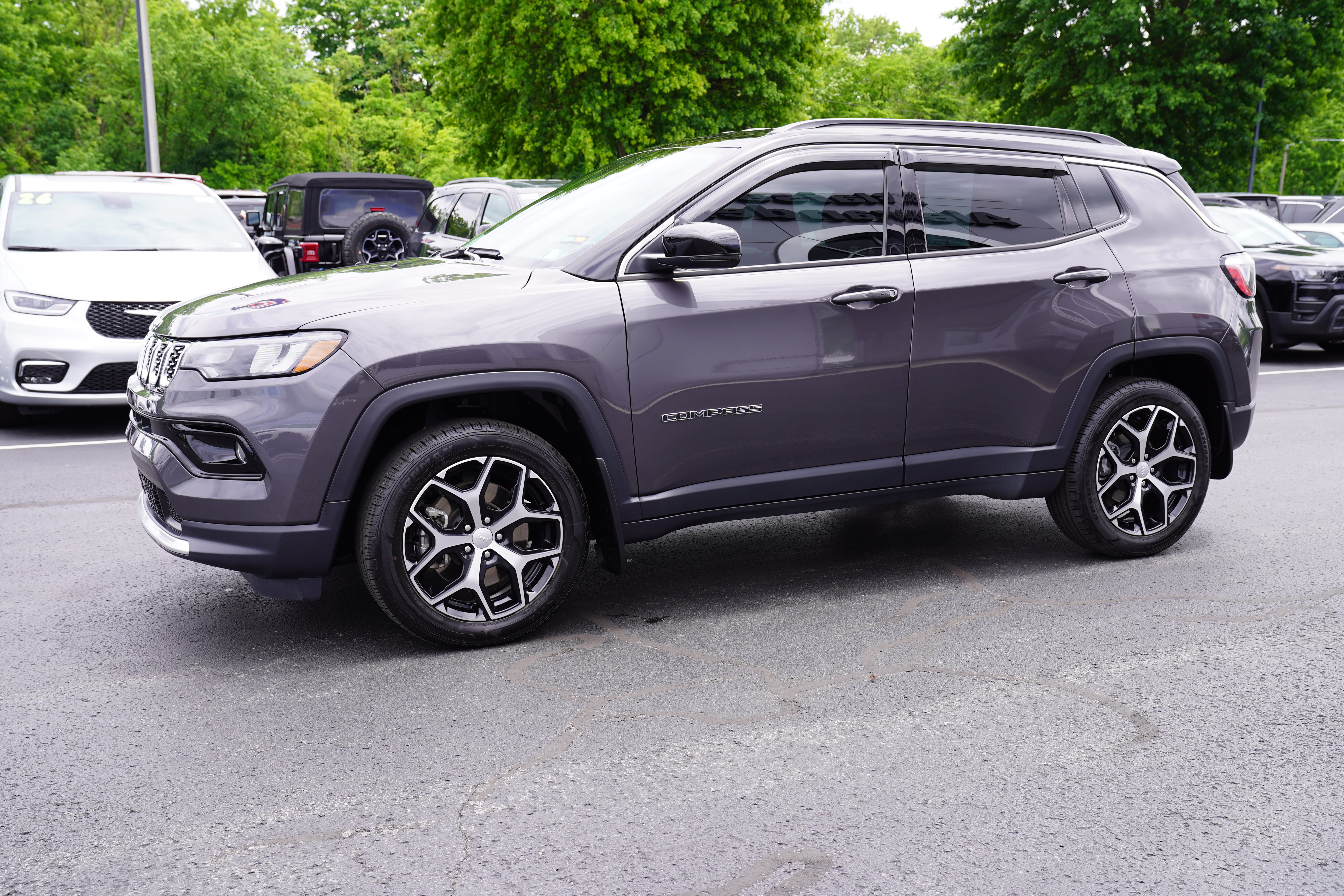 Used 2024 Jeep Compass Limited AWD/4WD image 9