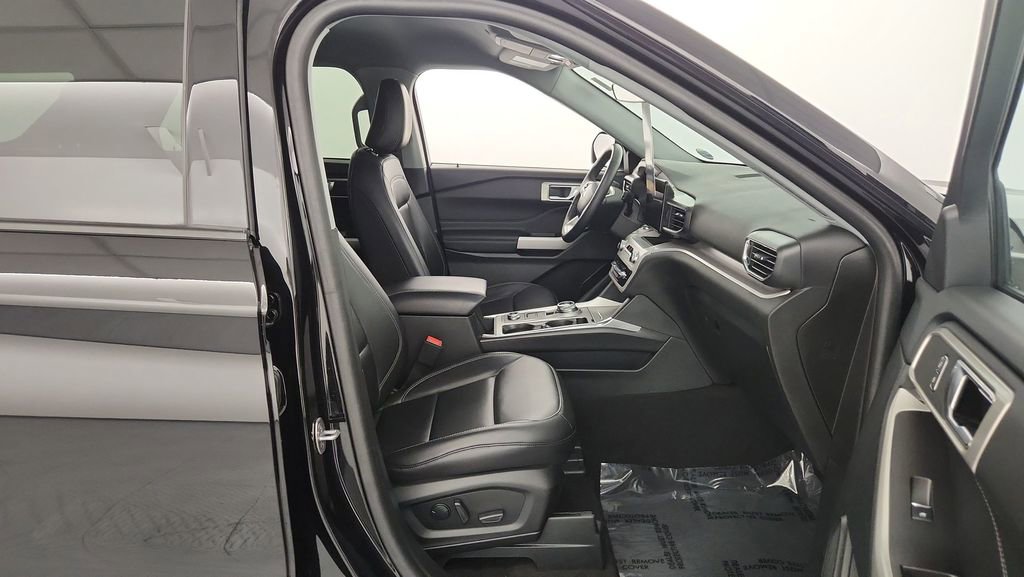 Used 2024 Ford Explorer XLT w/ Equipment Group 202A AWD/4WD image 29
