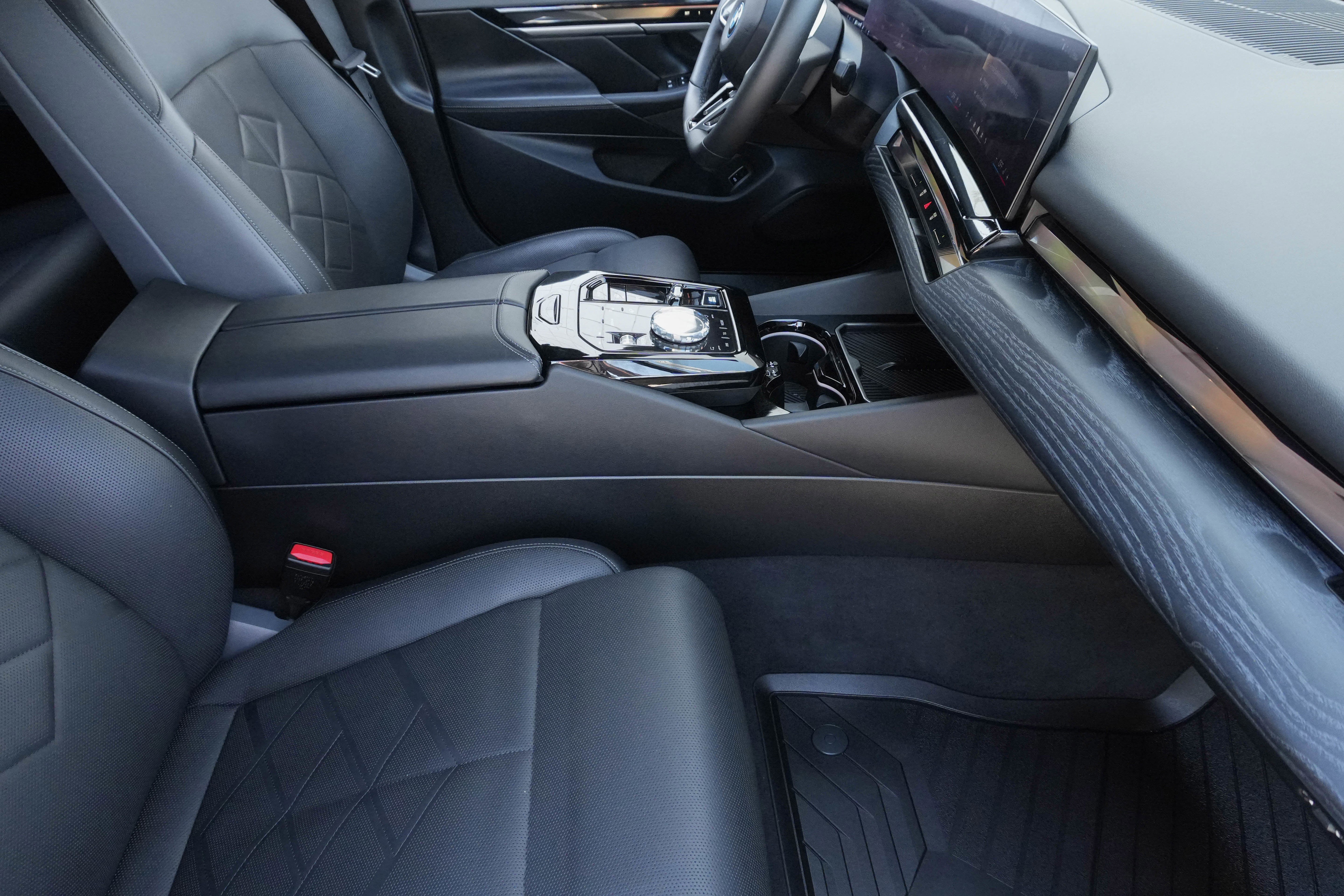 Certified 2024 BMW i5 eDrive40i w/ Executive Package RWD image 13