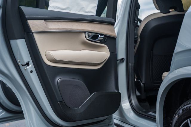 New 2026 Volvo XC90 B6 Plus w/ Protection Package Premier image 35