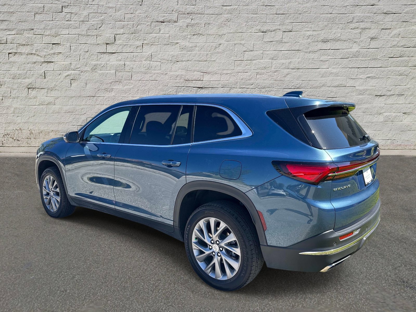 Used 2025 Buick Enclave Preferred FWD image 3