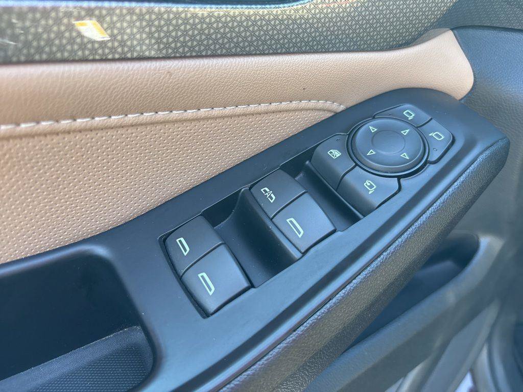 Used 2023 Chevrolet Traverse Premier AWD/4WD image 17