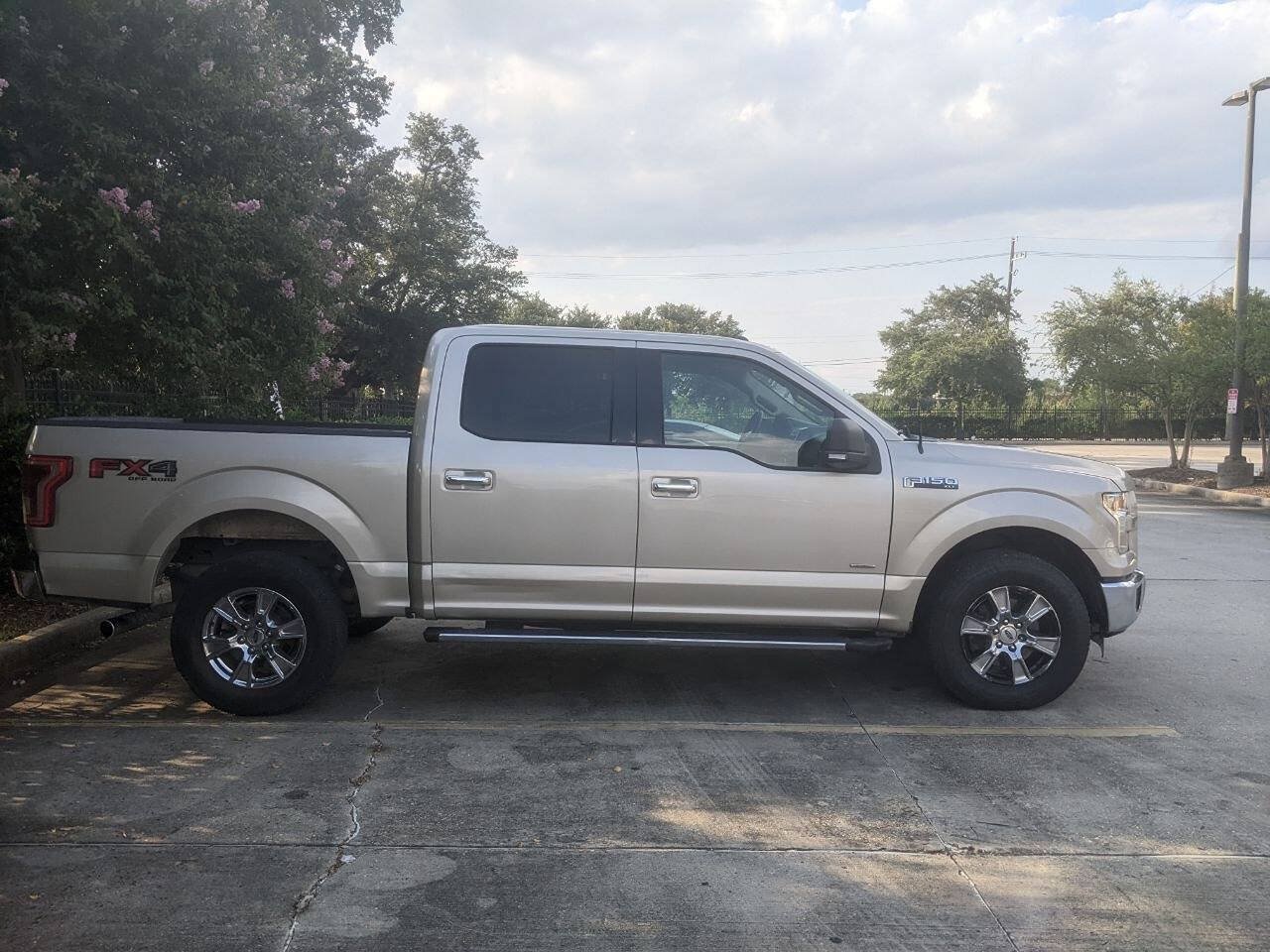 Used 2017 Ford F150 XLT w/ Equipment Group 302A Luxury AWD/4WD image 9