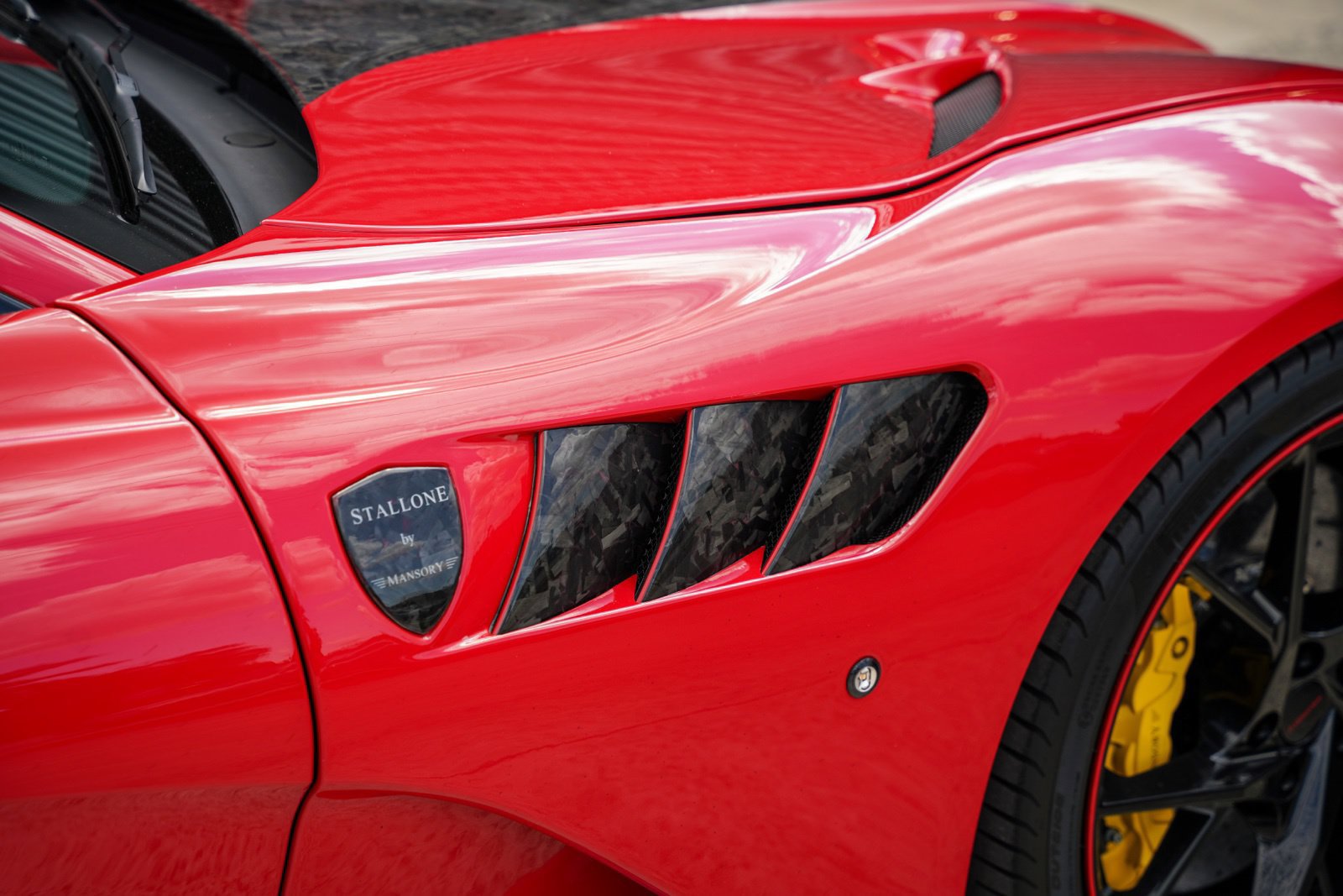 Used 2020 Ferrari 812 Superfast RWD image 16