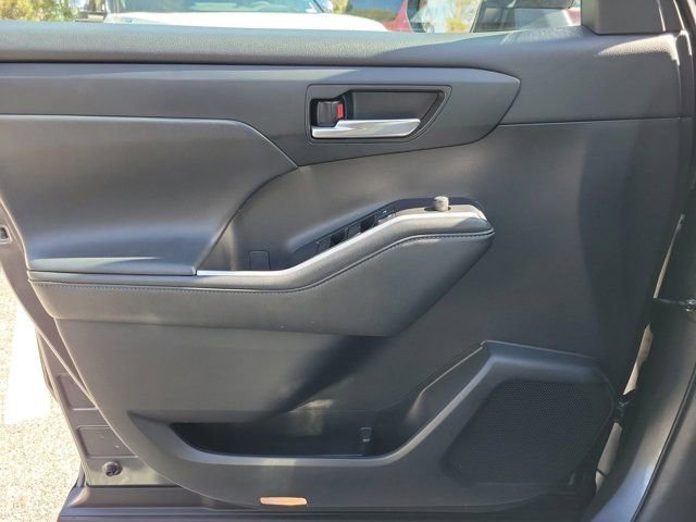 Used 2022 Toyota Highlander XLE image 36