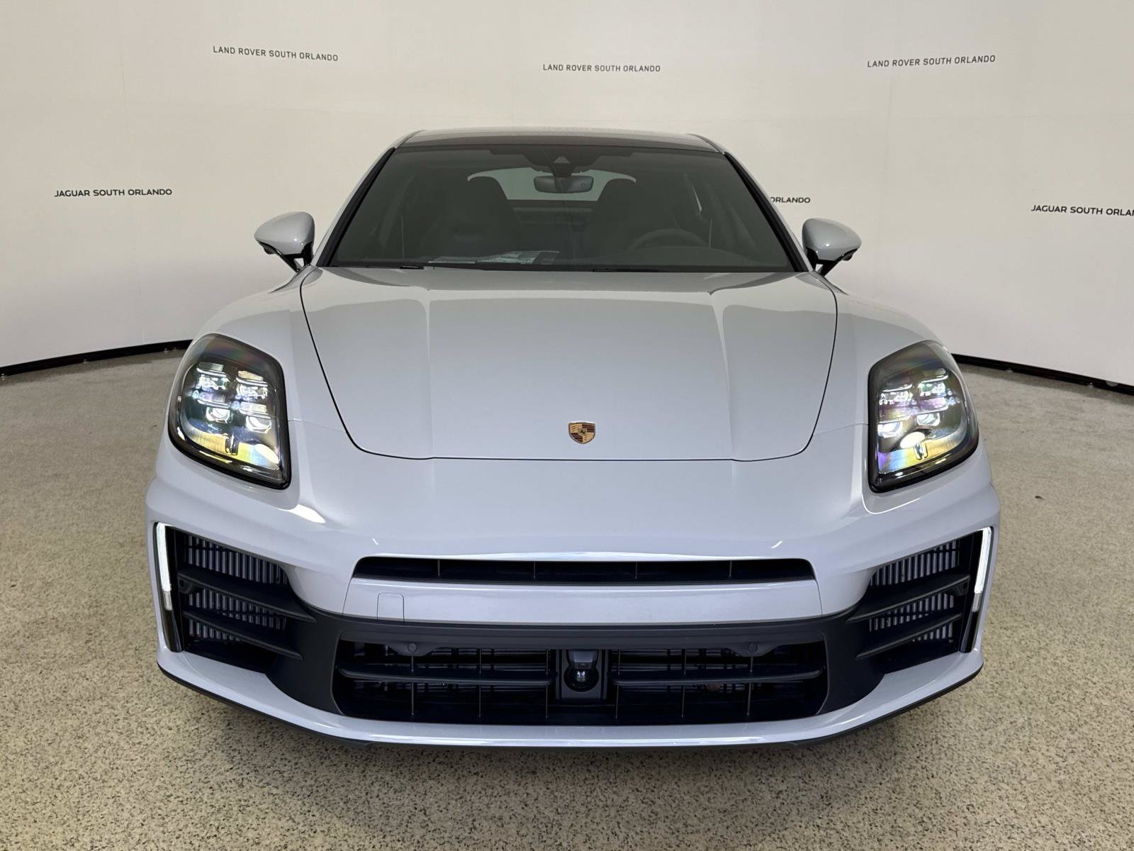 Used 2025 Porsche Panamera RWD image 8