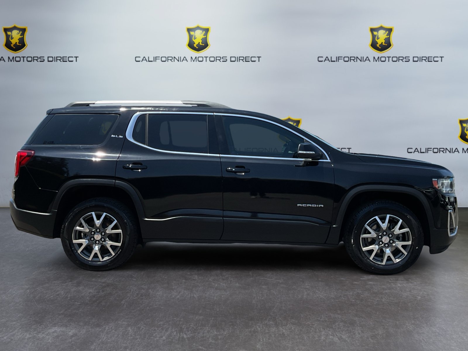 Used 2021 GMC Acadia SLE w/ Driver Convenience Package FWD image 4