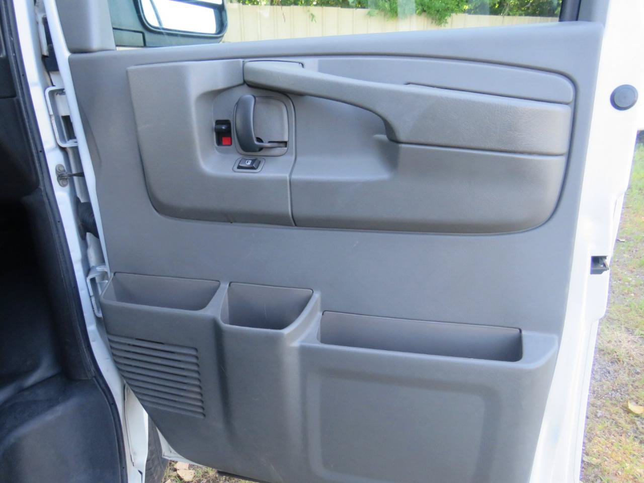 Used 2011 Chevrolet Express 3500 LS RWD image 15