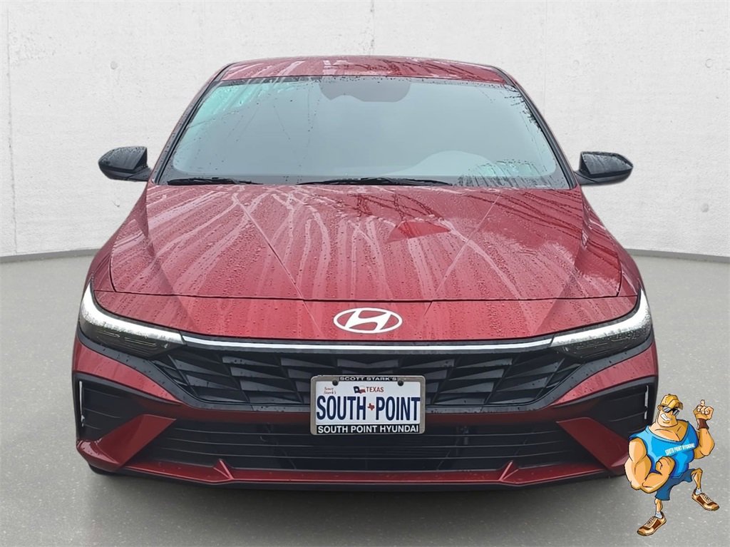 Used 2025 Hyundai Elantra SEL image 2