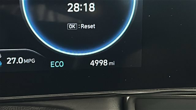 Certified 2025 Hyundai Elantra Limited FWD image 19