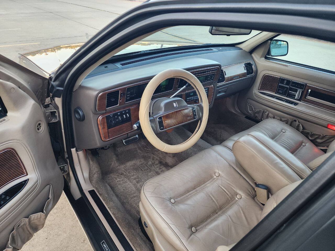 Used 1988 Lincoln Continental Signature FWD image 28