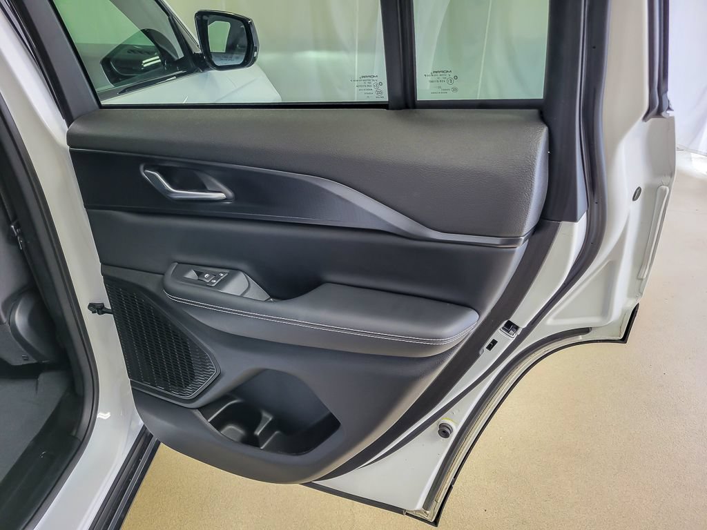 Used 2023 Jeep Grand Cherokee Altitude AWD/4WD image 25