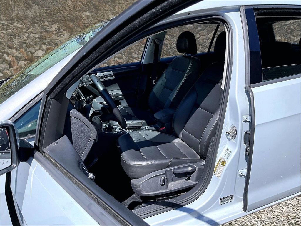 Used 2021 Volkswagen Golf 4-Door FWD image 19
