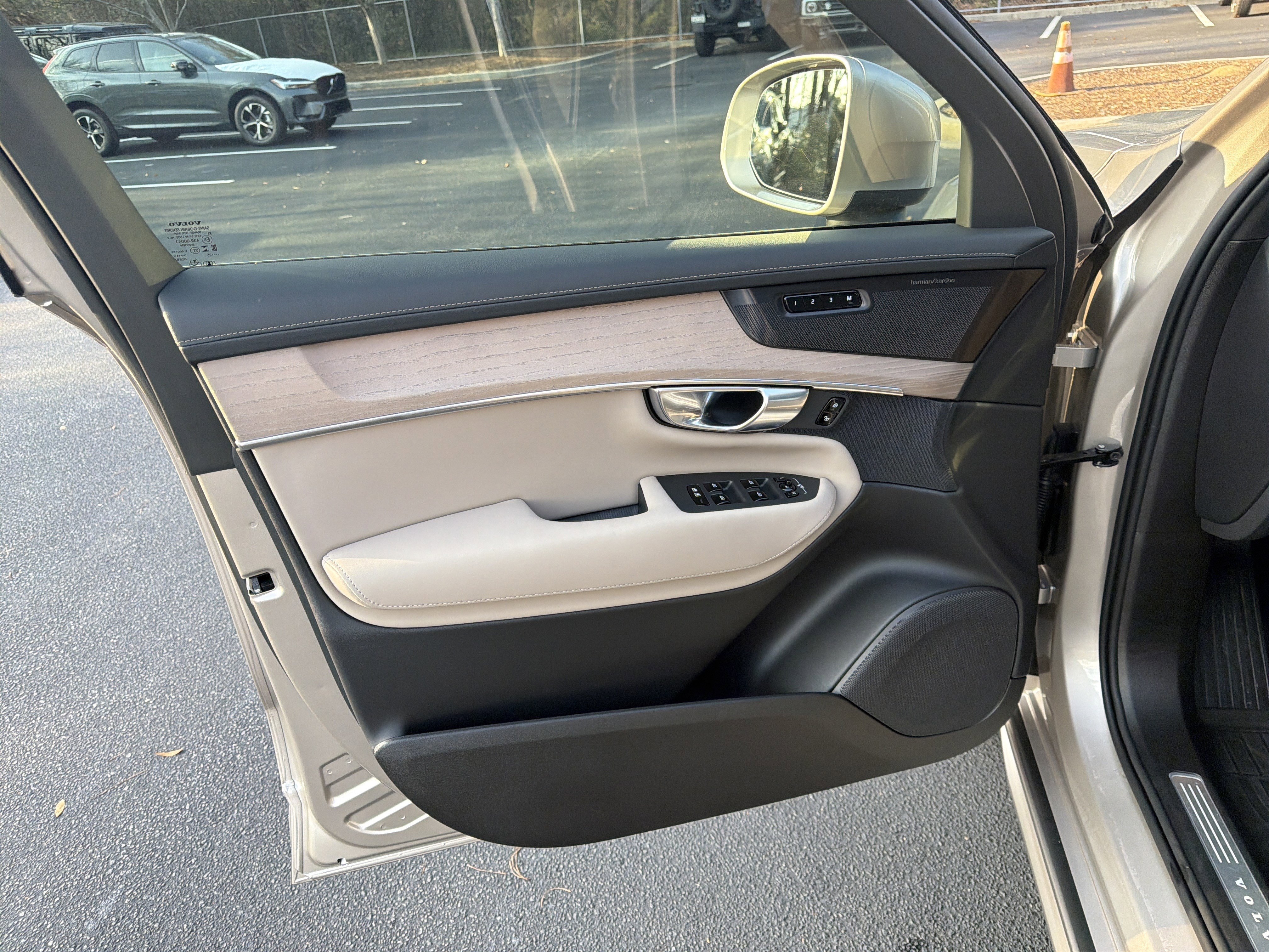 Used 2026 Volvo XC90 T8 Plus w/ Protection Package Premier image 14