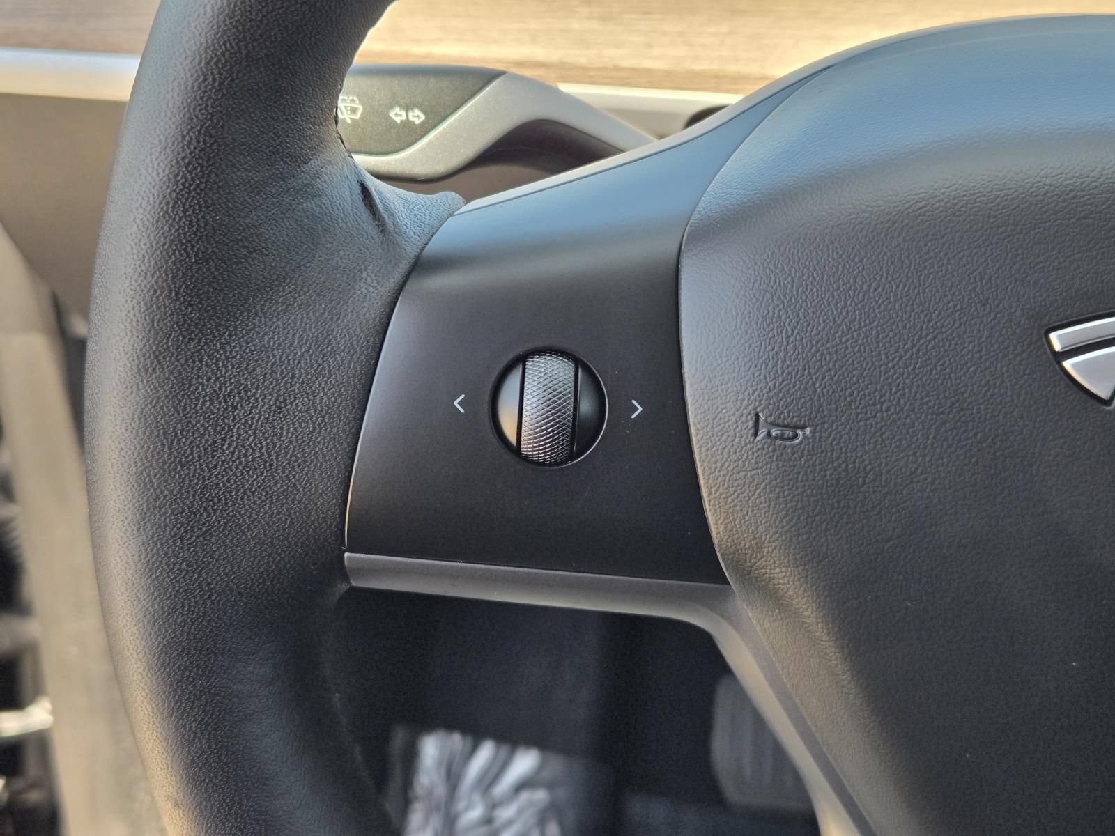 Used 2023 Tesla Model Y AWD image 16