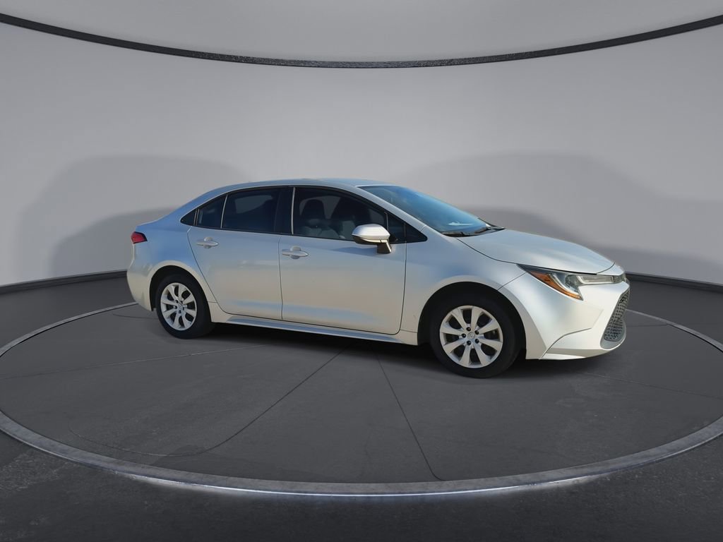 Used 2022 Toyota Corolla LE FWD image 2