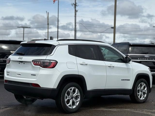 Used 2025 Jeep Compass Latitude AWD/4WD image 39