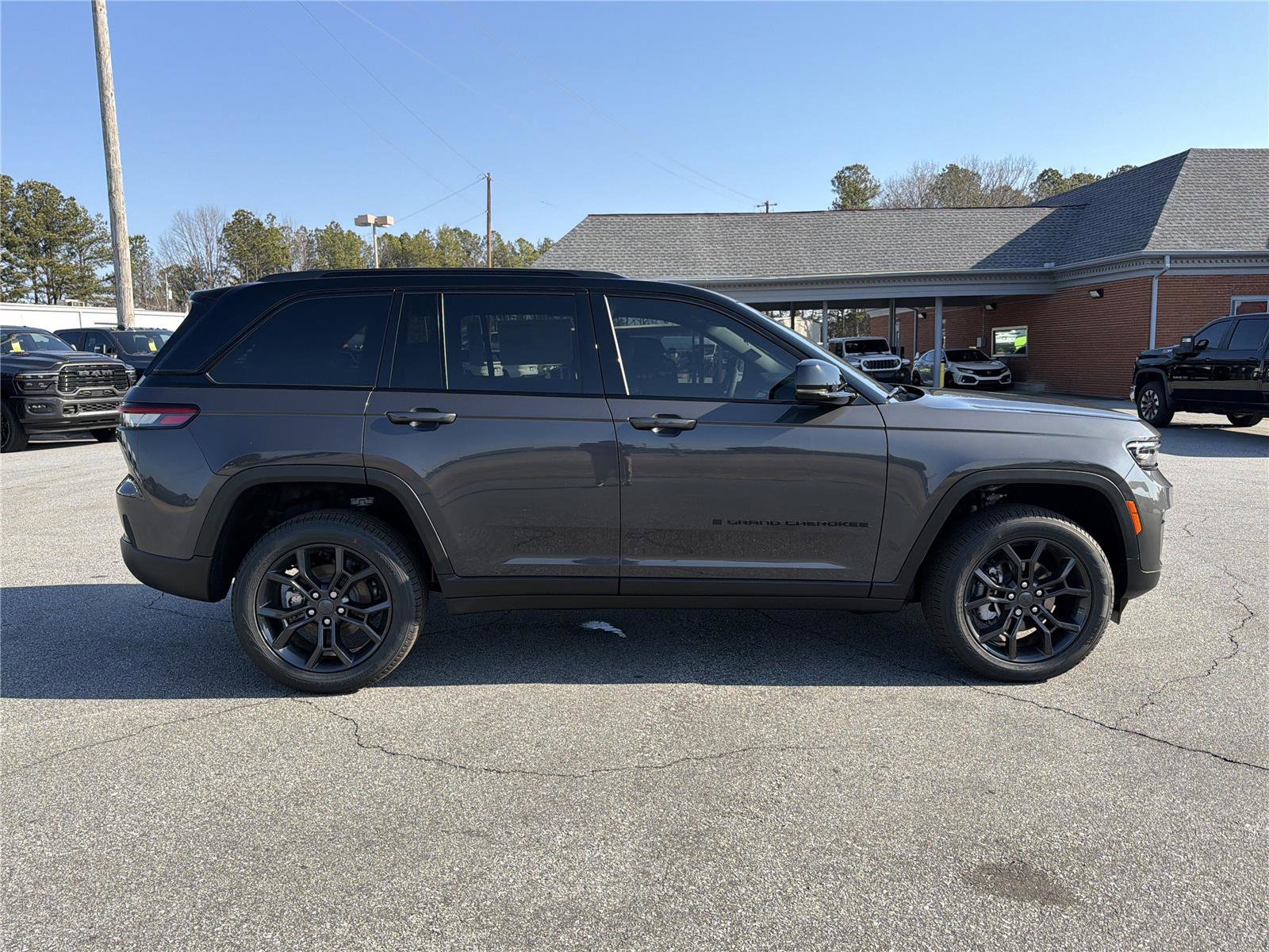 New 2025 Jeep Grand Cherokee Limited image 4