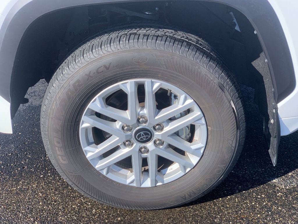 Used 2022 Toyota Tundra SR5 w/ SR5 Convenience Package image 32