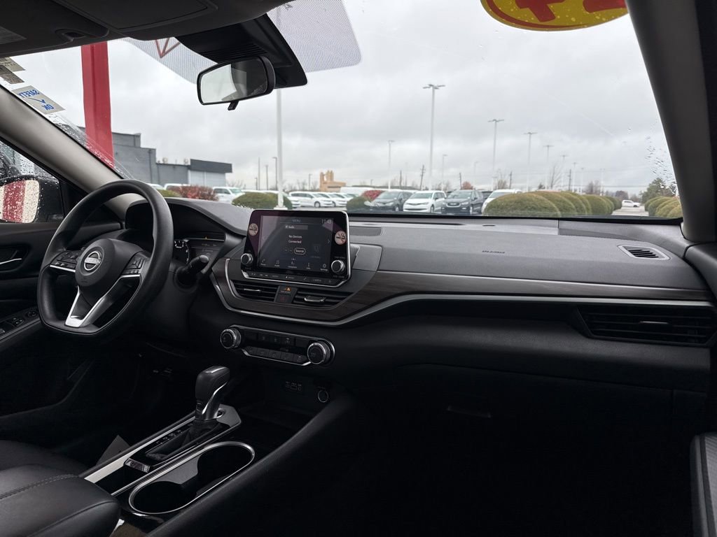 Used 2024 Nissan Altima 2.5 SV image 25