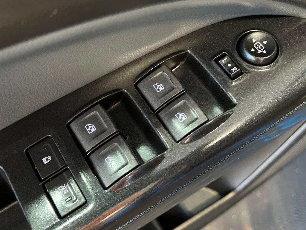 Used 2021 Chevrolet Colorado Z71 AWD/4WD image 32