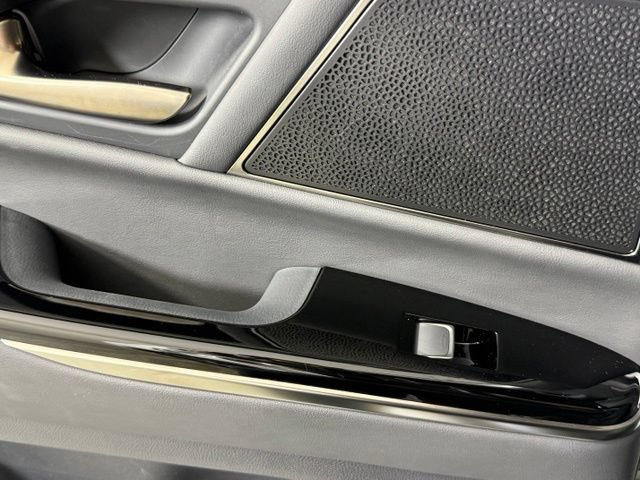Used 2022 Lexus LX 600 4WD w/ Luxury Package image 28
