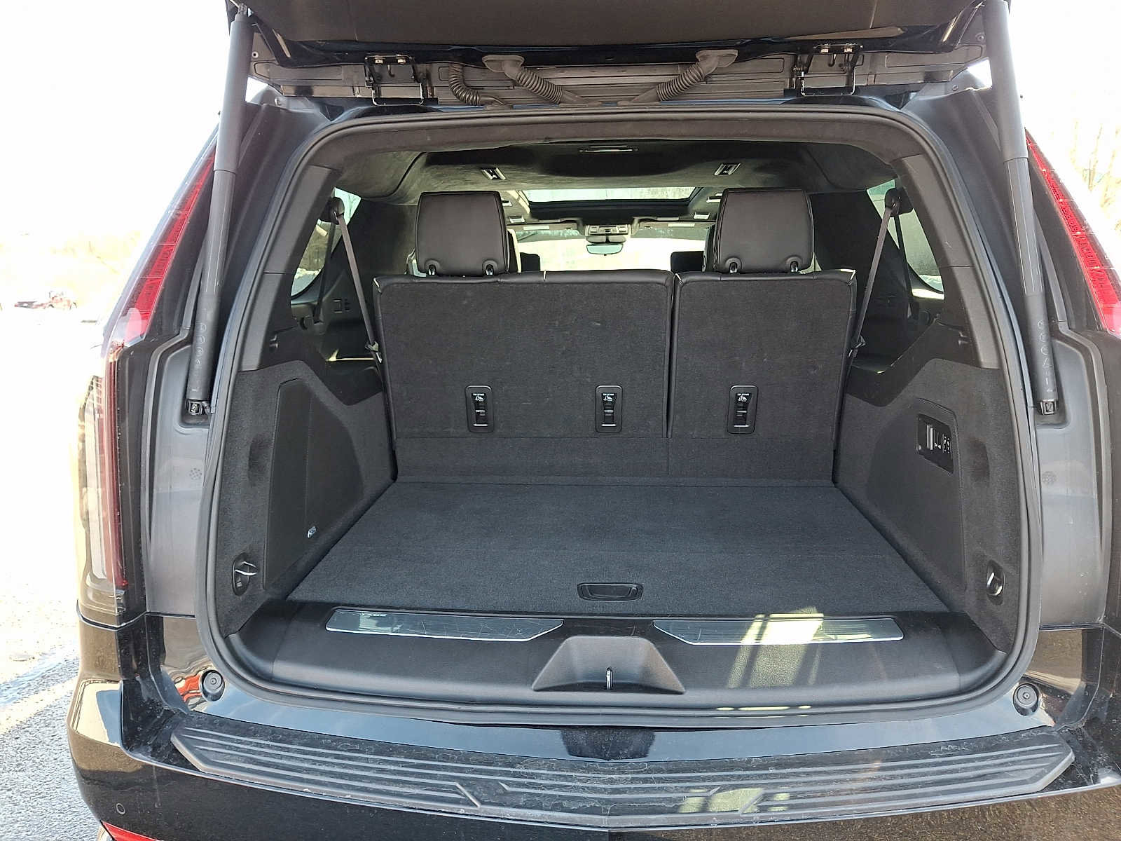 Used 2021 Cadillac Escalade ESV Sport Platinum w/ LPO, ONYX Package image 36