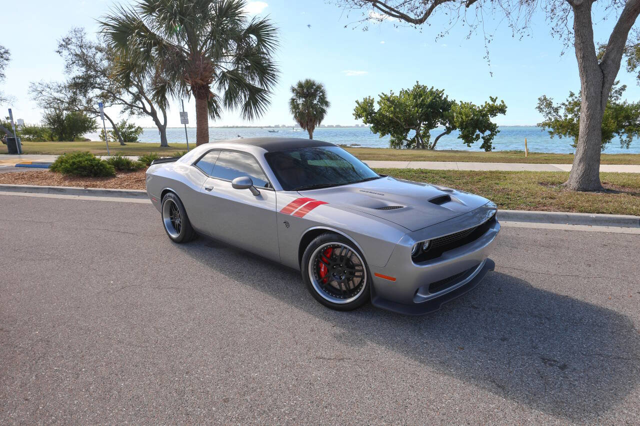 Used 2015 Dodge Challenger SRT Hellcat image 2