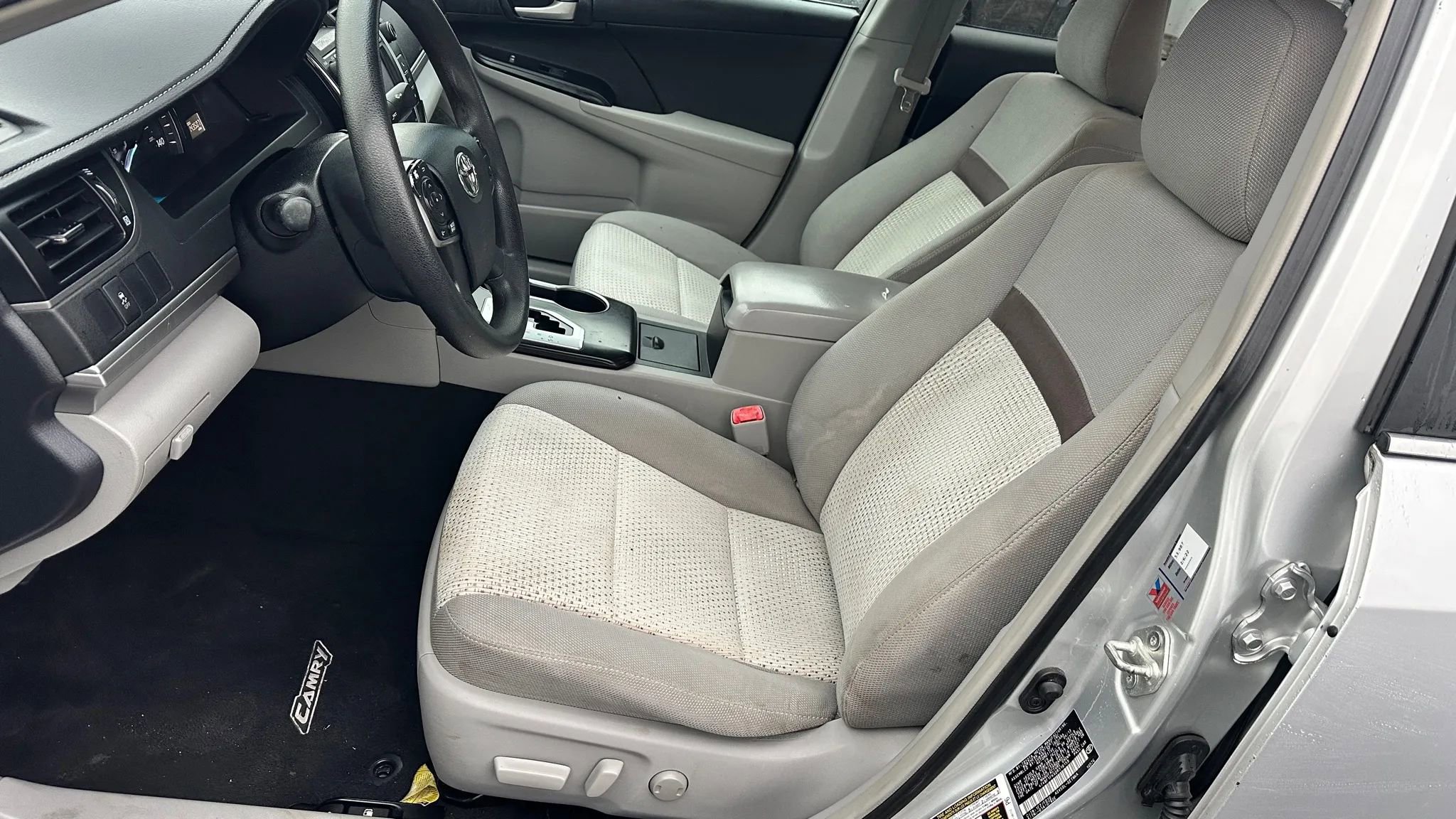 Used 2013 Toyota Camry LE image 10