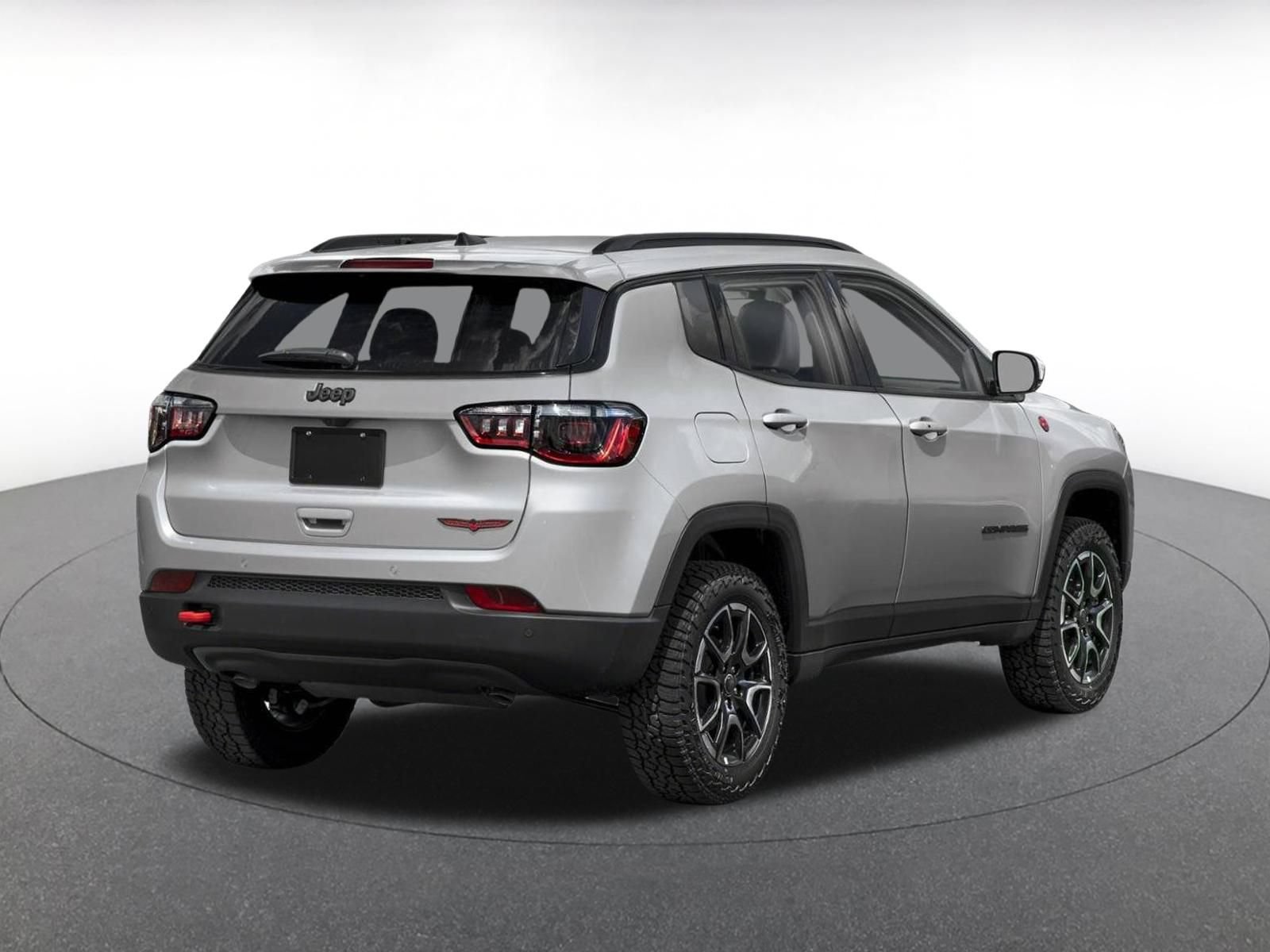 Used 2025 Jeep Compass Trailhawk w/ Trailer Tow Group AWD/4WD image 2