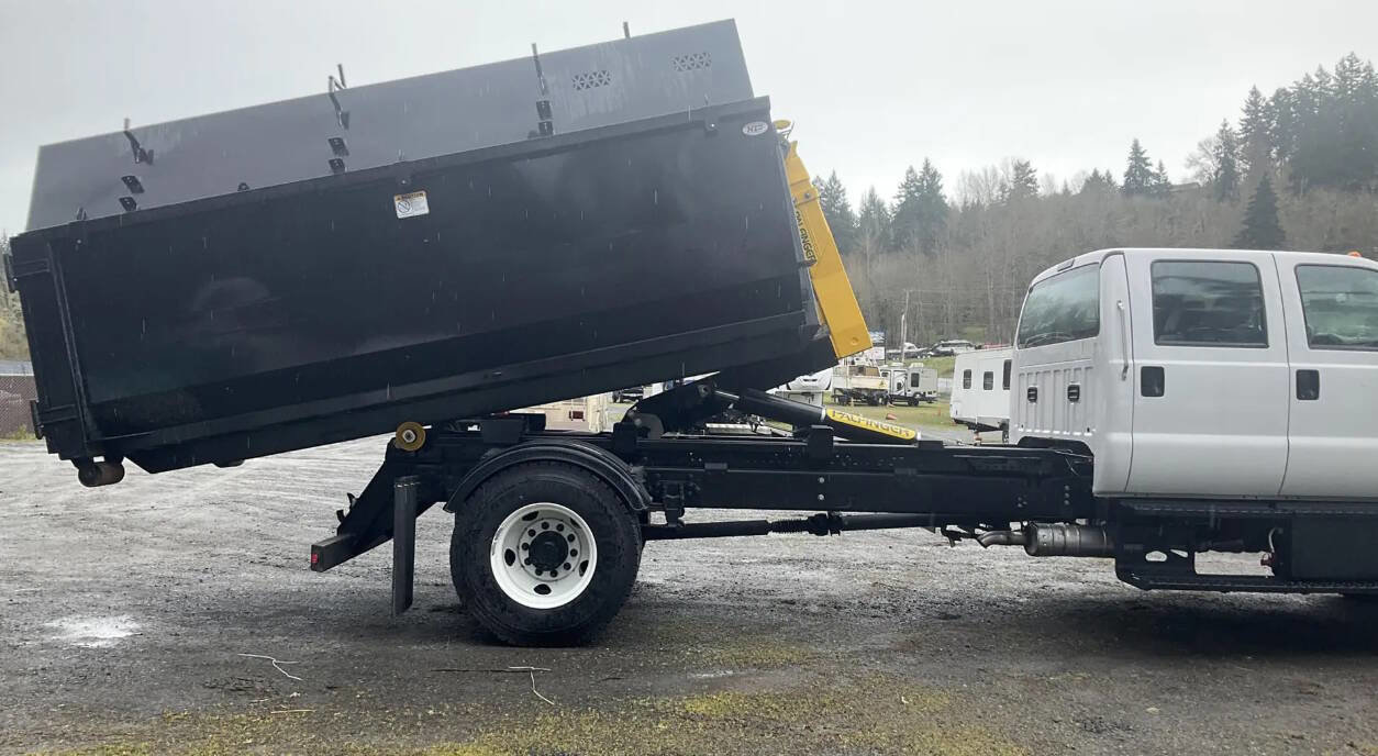 Used 2023 Ford F750 2WD Crew Cab Super Duty image 15