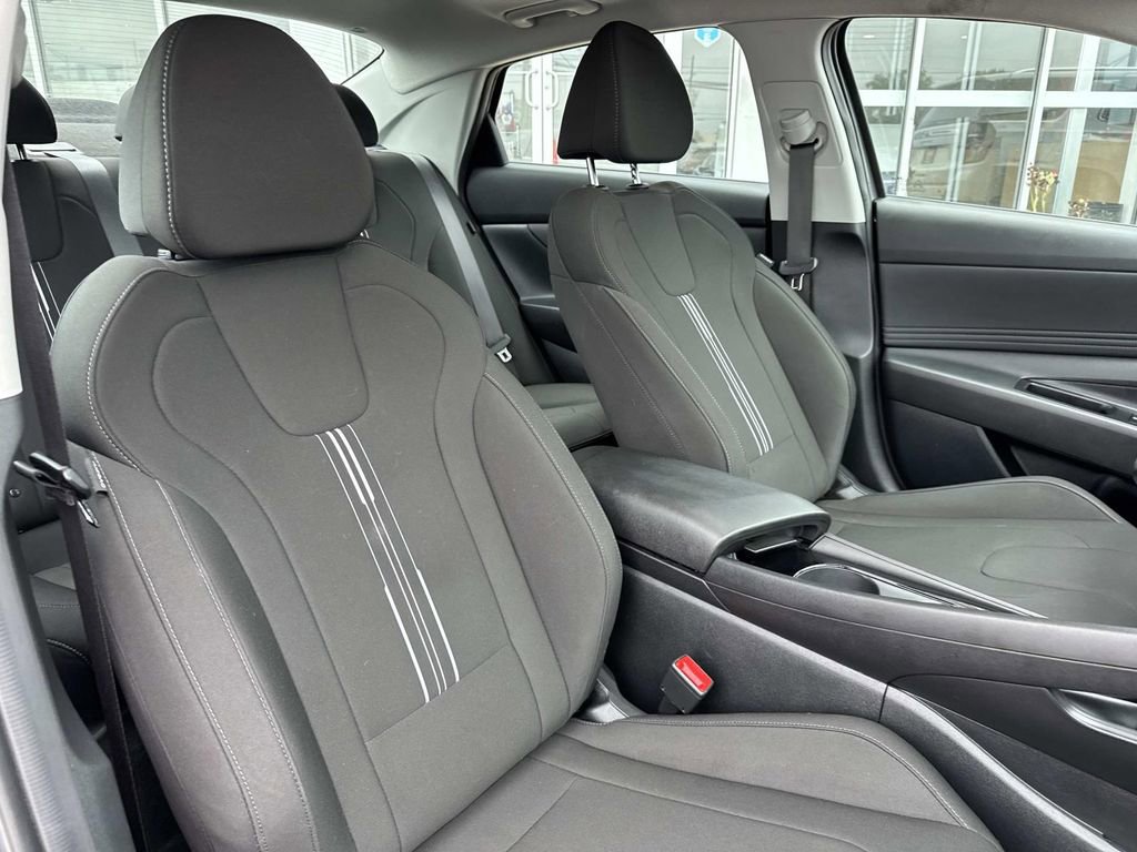 Used 2025 Hyundai Elantra SEL FWD image 11