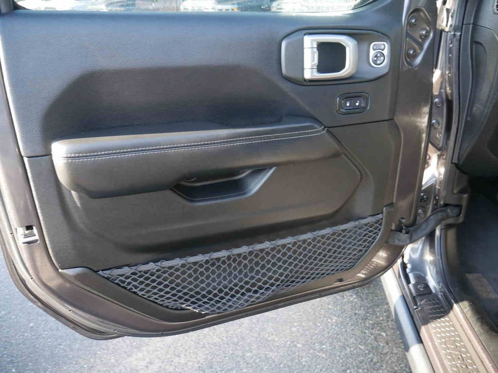 Used 2018 Jeep Wrangler Unlimited Sahara image 26