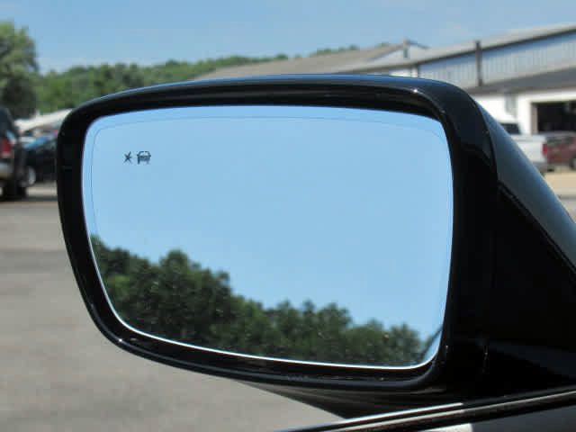 Used 2024 Buick Enclave Avenir w/ Avenir Technology Package image 33