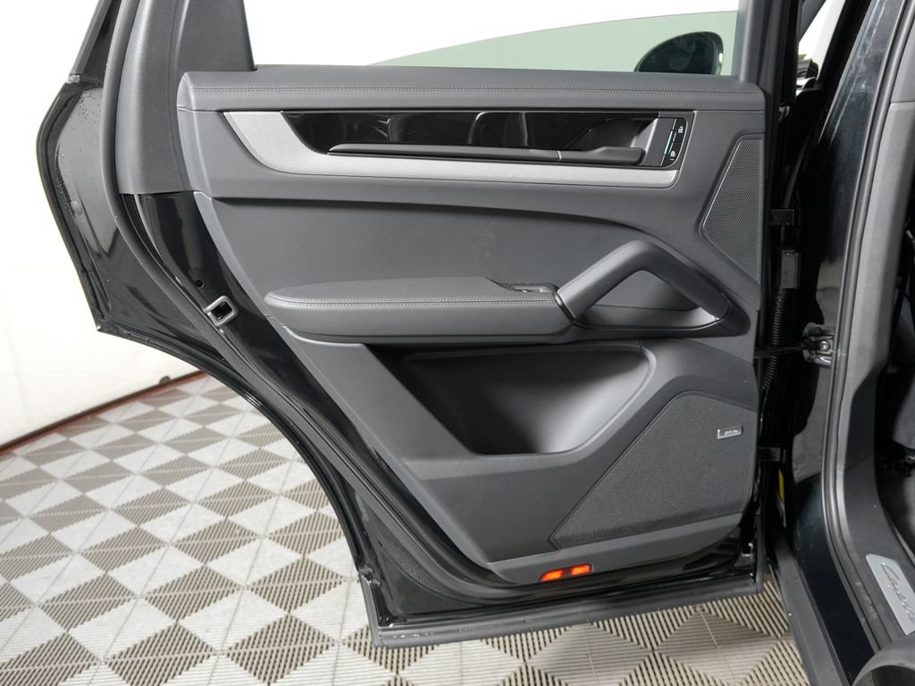New 2026 Porsche Cayenne Coupe AWD/4WD image 34