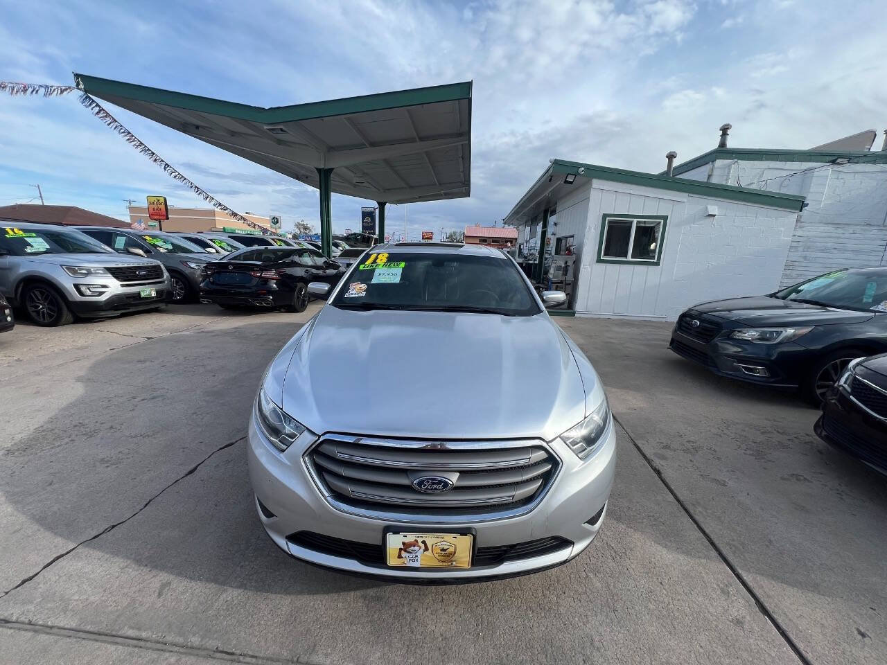 Used 2018 Ford Taurus SEL w/ Equipment Group 201A FWD image 2