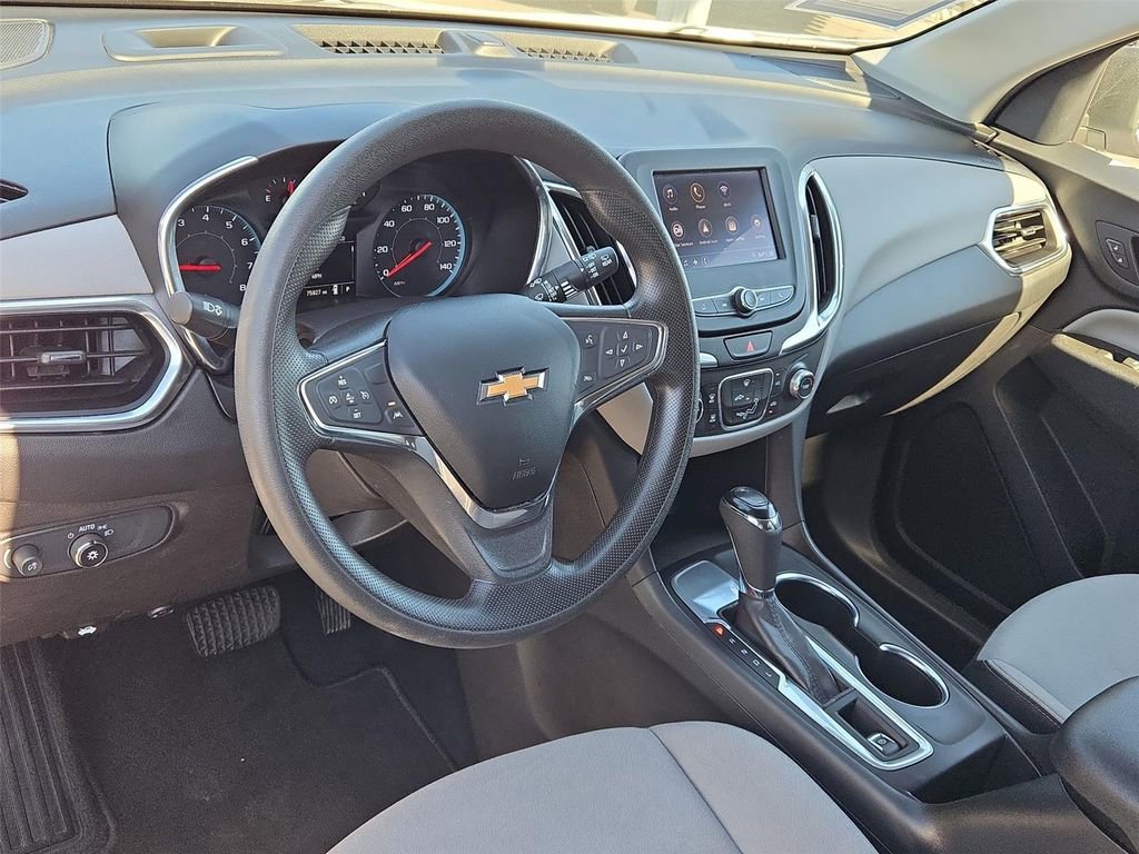 Used 2021 Chevrolet Equinox LS w/ LS Convenience Package FWD image 2