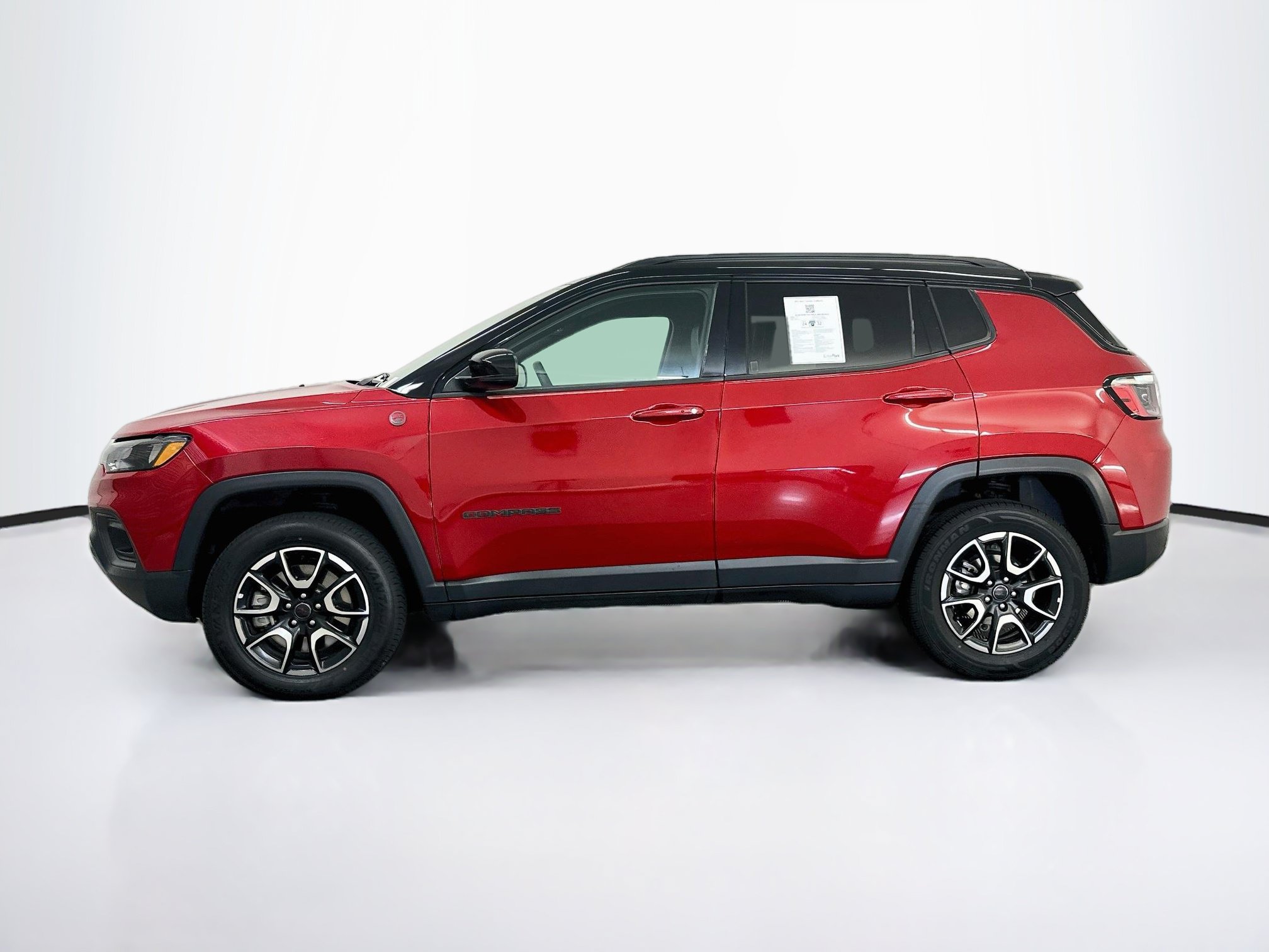 Used 2025 Jeep Compass Trailhawk AWD/4WD image 4
