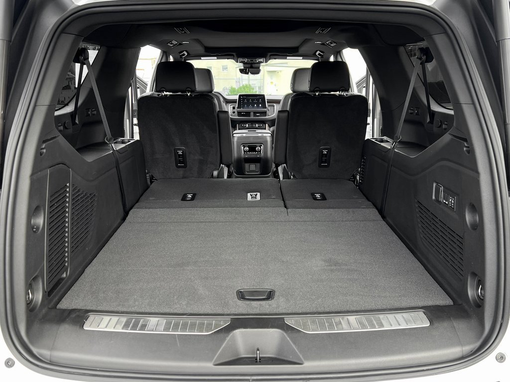 Used 2024 Chevrolet Suburban High Country image 13