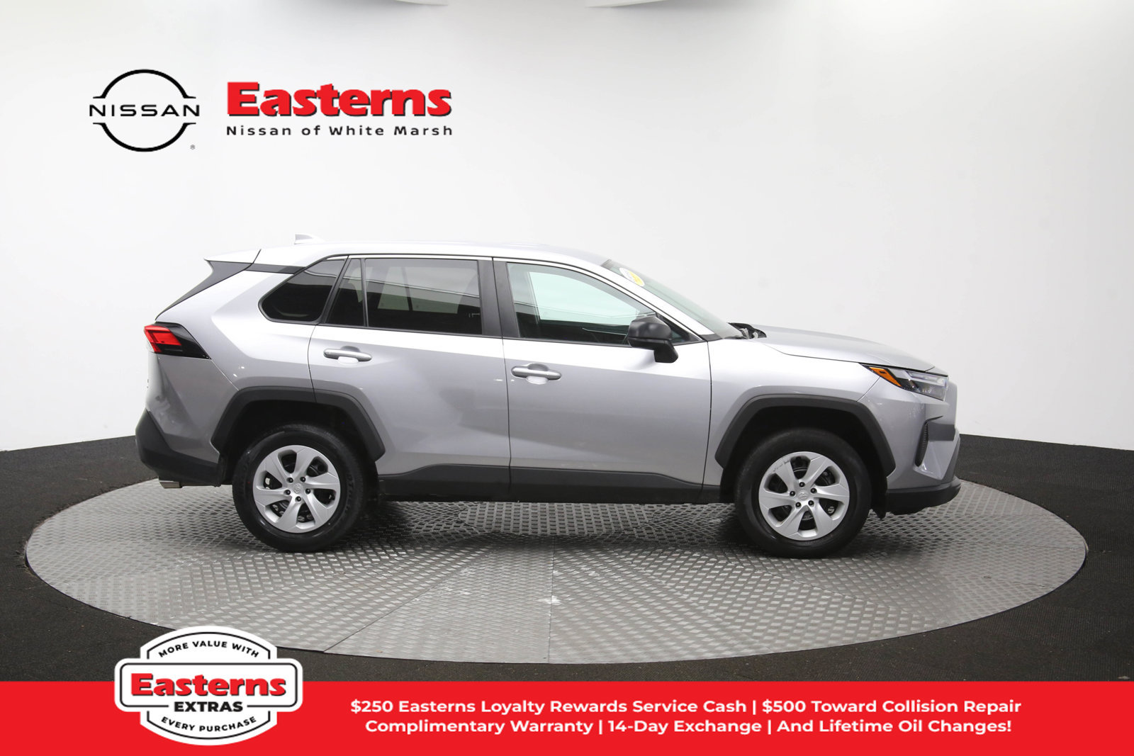 Used 2025 Toyota RAV4 LE AWD/4WD image 44