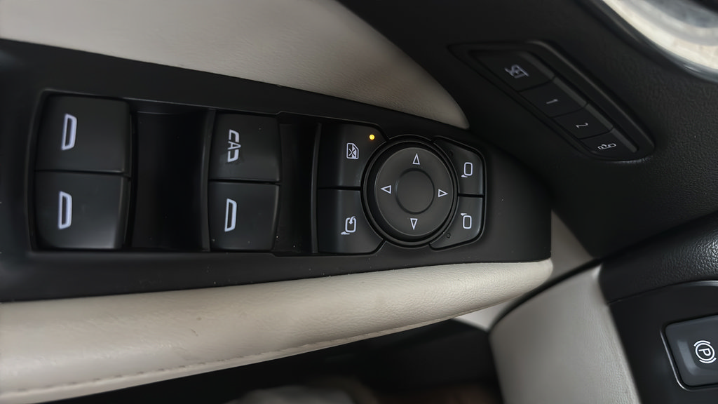Used 2023 Buick Enclave Avenir FWD image 16