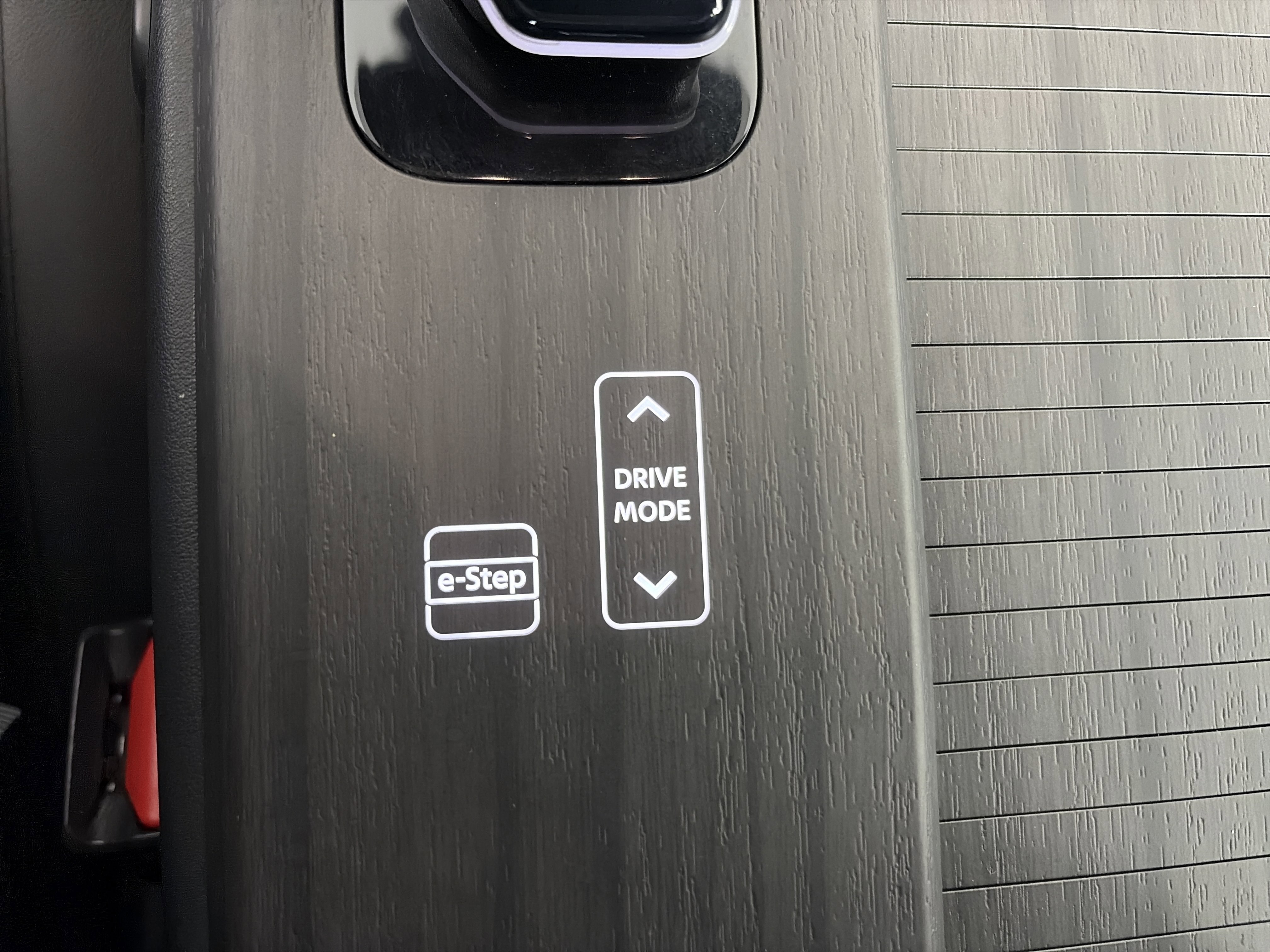 Used 2023 Nissan Ariya AWD image 32