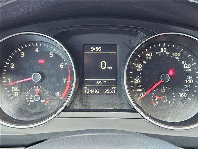 Used 2017 Volkswagen Jetta SE image 9