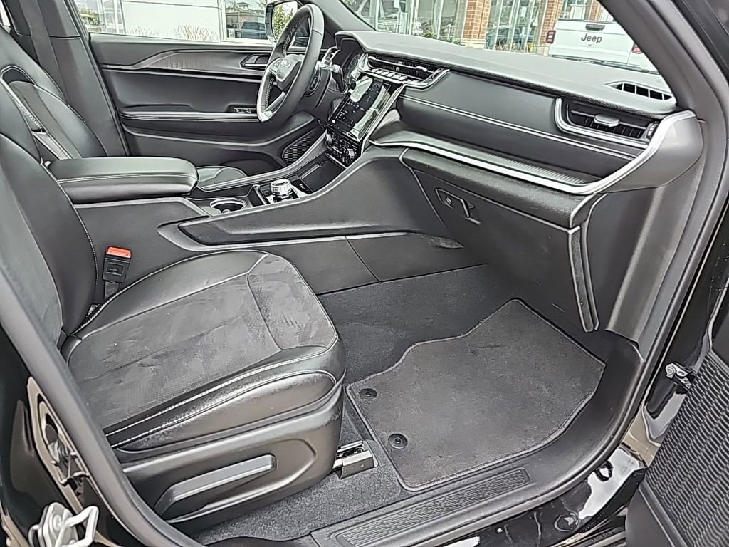 Certified 2024 Jeep Grand Cherokee Altitude image 25