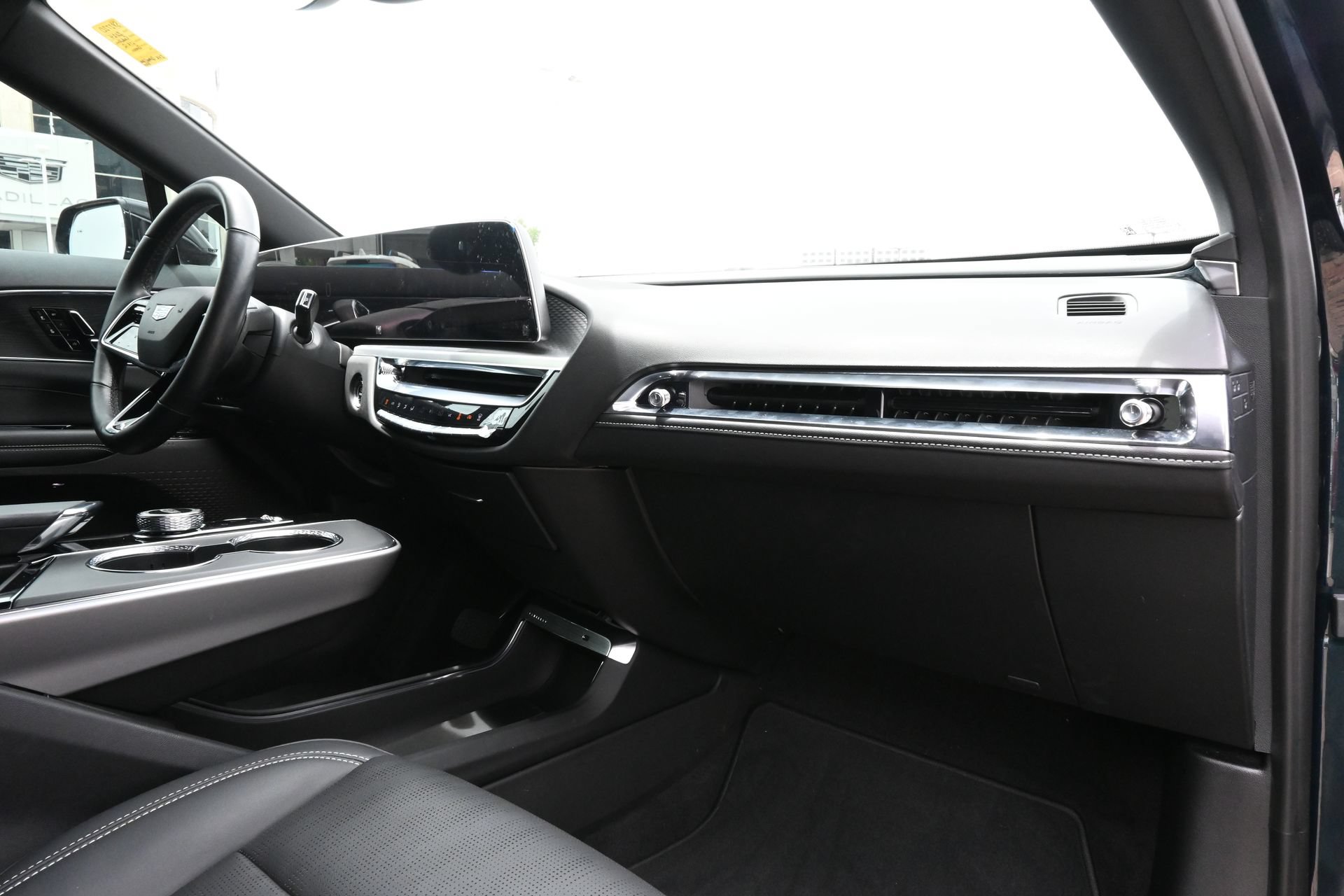 Used 2024 Cadillac Lyriq Luxury RWD image 24