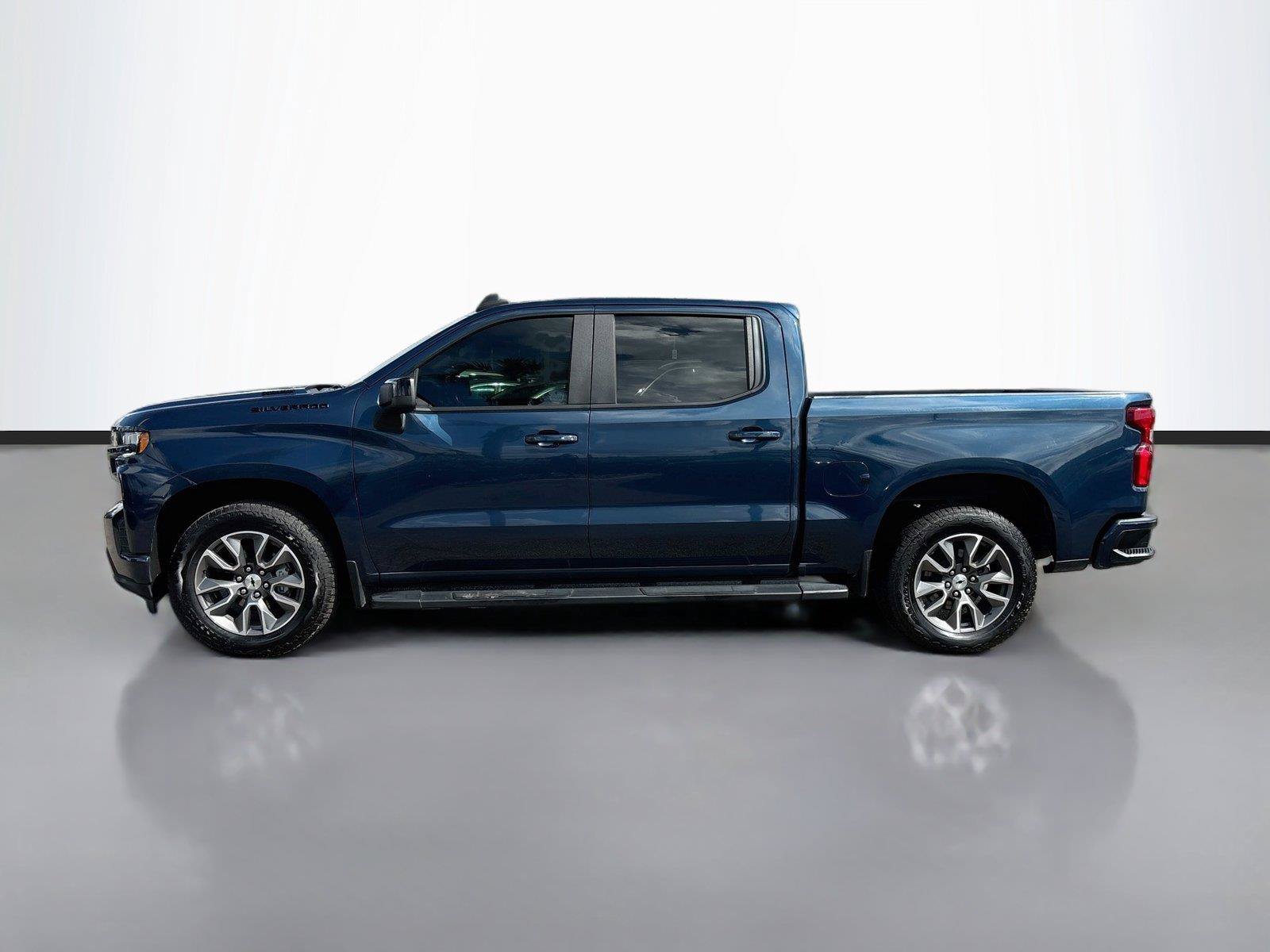 Used 2021 Chevrolet Silverado 1500 RST w/ LPO, Dark Essentials Package RWD image 4