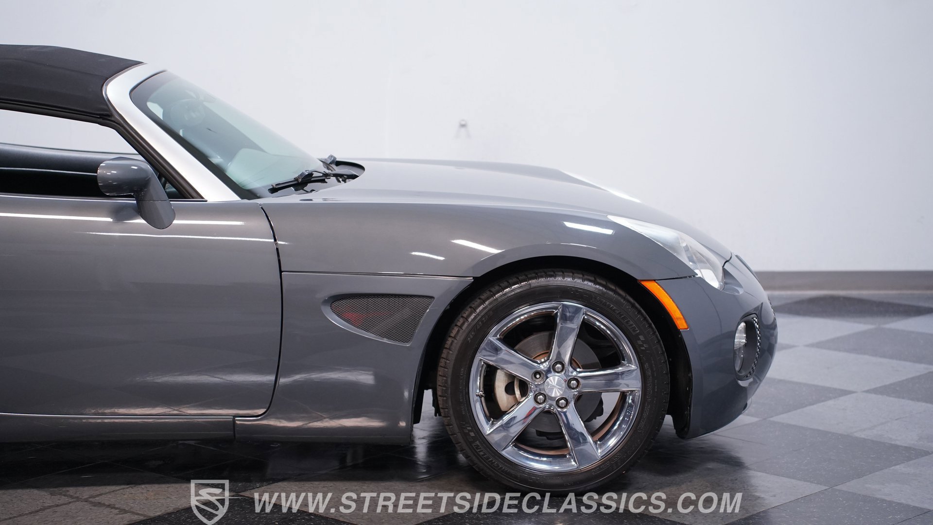 Used 2008 Pontiac Solstice GXP w/ Premium Package RWD image 25