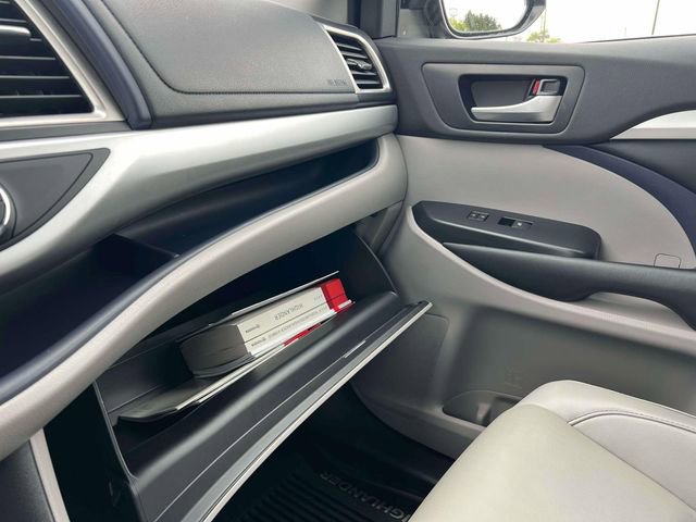 Used 2019 Toyota Highlander XLE AWD/4WD image 12