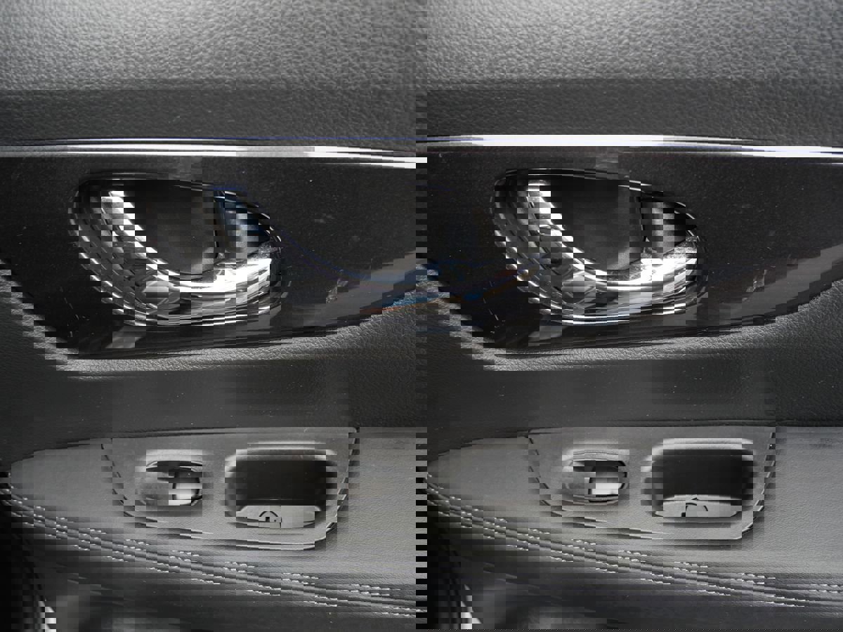 Used 2017 Nissan Rogue SV w/ SV Premium Package image 29