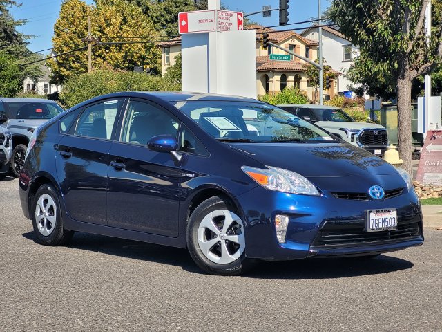 Used 2014 Toyota Prius Three w/ Solar Roof Package FWD image 2